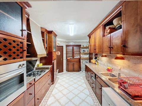 Moradia com 4+1 quartos para venda em Guia, Albufeira