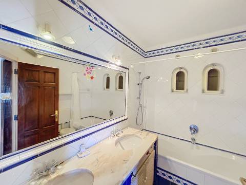 Moradia com 4+1 quartos para venda em Guia, Albufeira