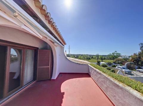Moradia com 4+1 quartos para venda em Guia, Albufeira