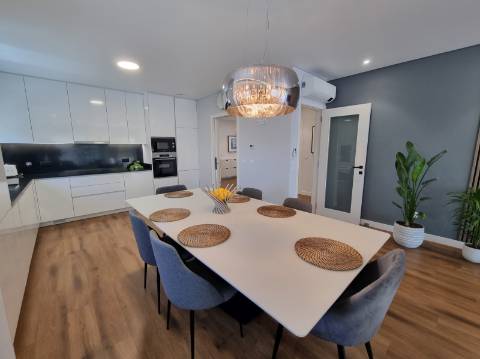 Fantástico Apartamento T3 com vista Mar, piscina e garagem, a 250 metros da Praia - Albufeira