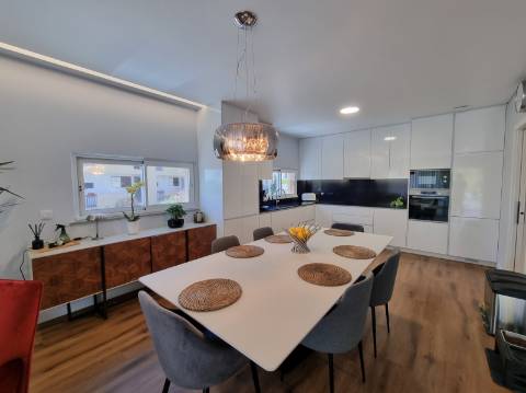 Fantástico Apartamento T3 com vista Mar, piscina e garagem, a 250 metros da Praia - Albufeira