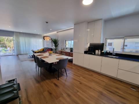 Fantástico Apartamento T3 com vista Mar, piscina e garagem, a 250 metros da Praia - Albufeira