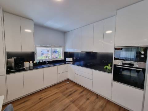 Fantástico Apartamento T3 com vista Mar, piscina e garagem, a 250 metros da Praia - Albufeira