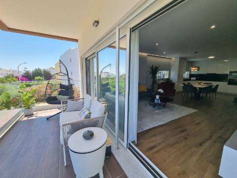 Fantástico Apartamento T3 com vista Mar, piscina e garagem, a 250 metros da Praia - Albufeira