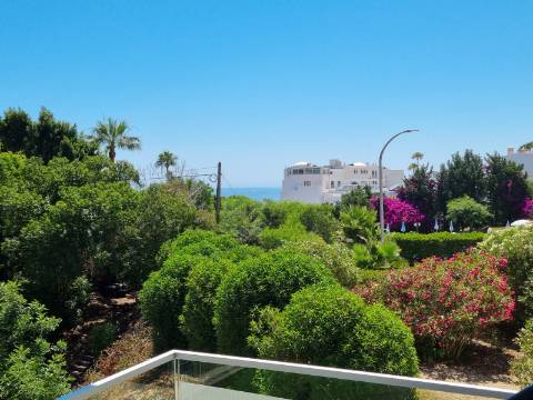 Fantástico Apartamento T3 com vista Mar, piscina e garagem, a 250 metros da Praia - Albufeira