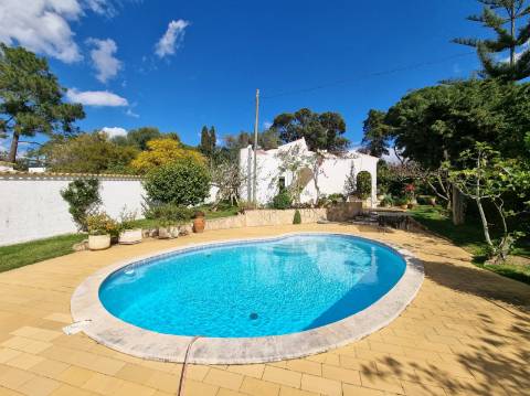 Moradia térrea T3+1 com piscina, na Quinta da Balaia - Albufeira