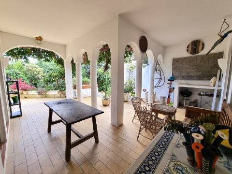 Moradia térrea T3+1 com piscina, na Quinta da Balaia - Albufeira