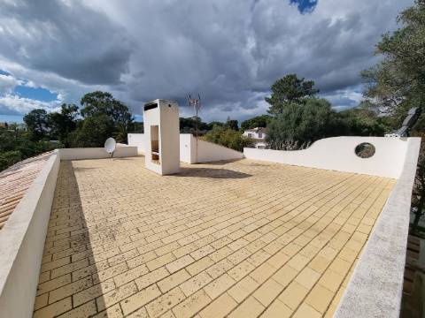 Moradia térrea T3+1 com piscina, na Quinta da Balaia - Albufeira