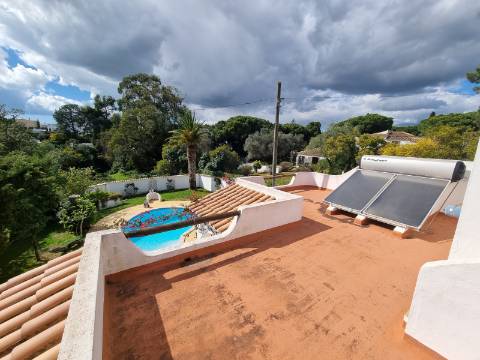 Moradia térrea T3+1 com piscina, na Quinta da Balaia - Albufeira