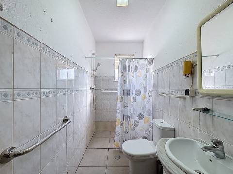 Moradia Ampla com Grande Potencial no Coração do Algoz