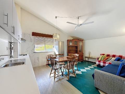 Moradia Ampla com Grande Potencial no Coração do Algoz