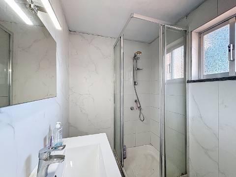 Moradia Ampla com Grande Potencial no Coração do Algoz