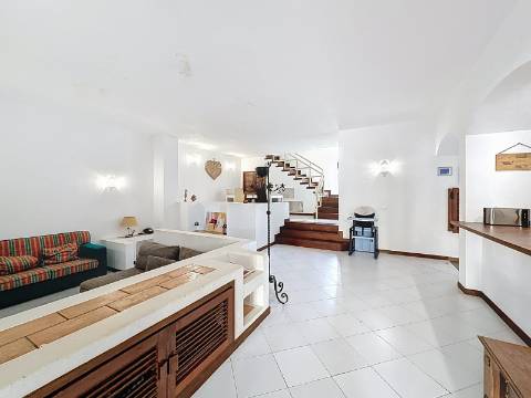 Moradia T3+1 quartos para venda em Albufeira e Olhos de Água