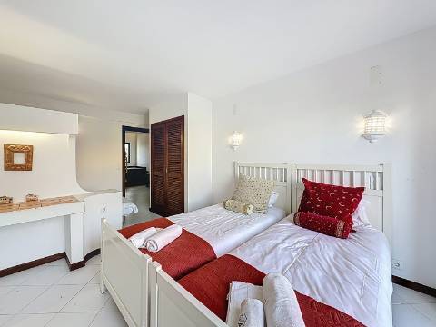 Moradia T3+1 quartos para venda em Albufeira e Olhos de Água