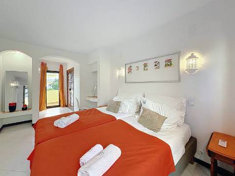 Moradia T3+1 quartos para venda em Albufeira e Olhos de Água