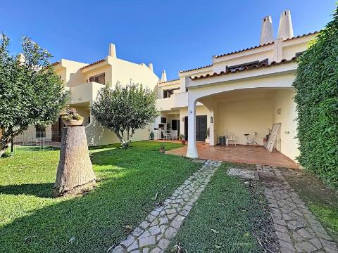 Moradia T3+1 quartos para venda em Albufeira e Olhos de Água