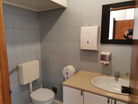 Escritório c/luz natural, próximo Av Liberdade, parqueamento, terraço