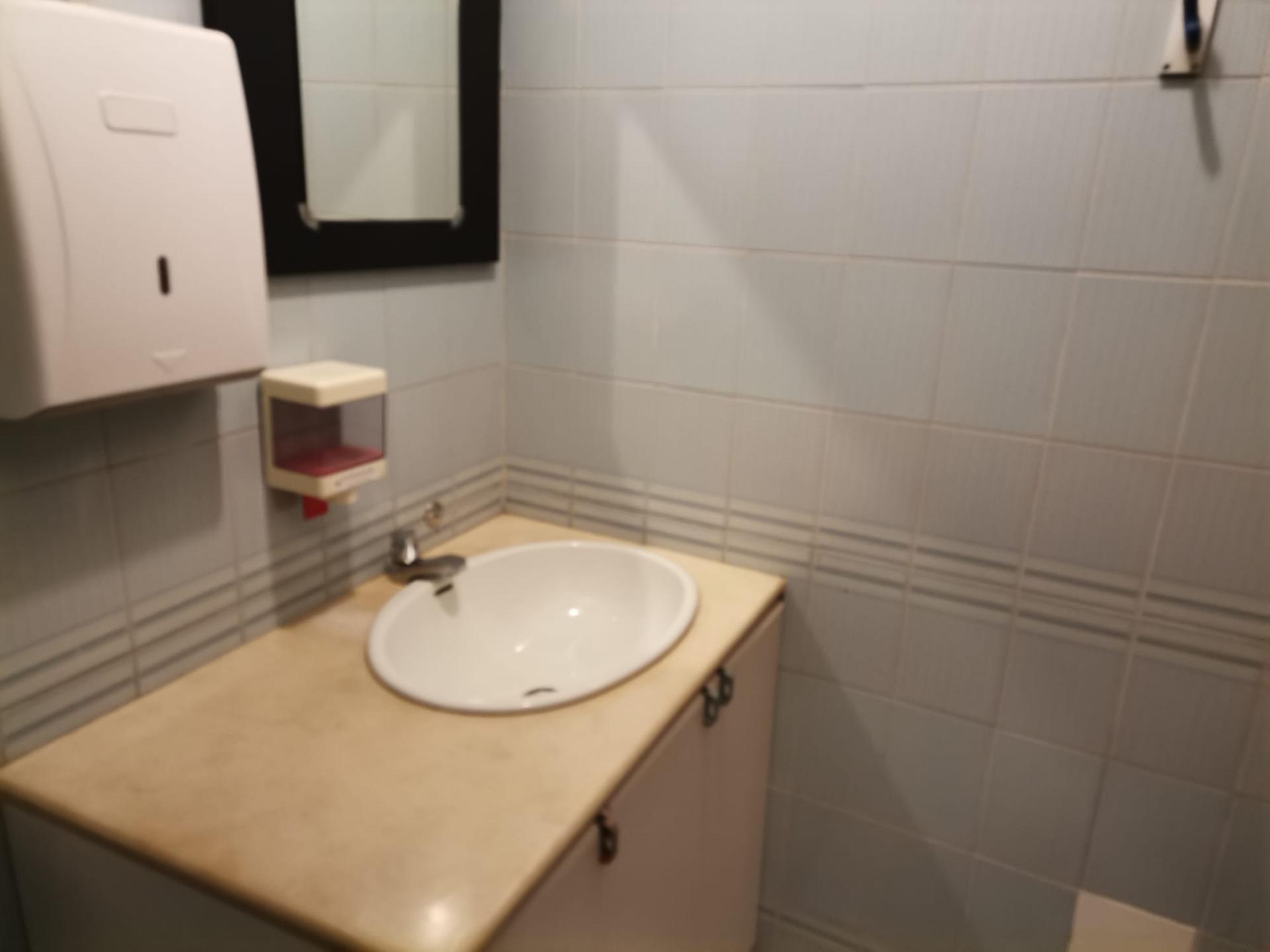 Escritório c/luz natural, próximo Av Liberdade, parqueamento, terraço