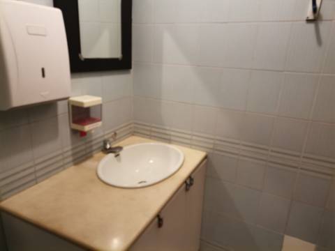 Escritório c/luz natural, próximo Av Liberdade, parqueamento, terraço