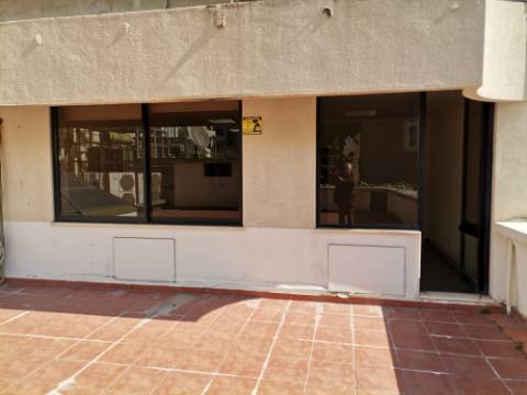 Escritório c/luz natural, próximo Av Liberdade, parqueamento, terraço