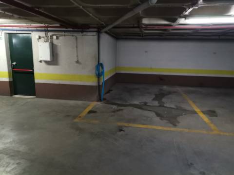 Escritório c/luz natural, próximo Av Liberdade, parqueamento, terraço