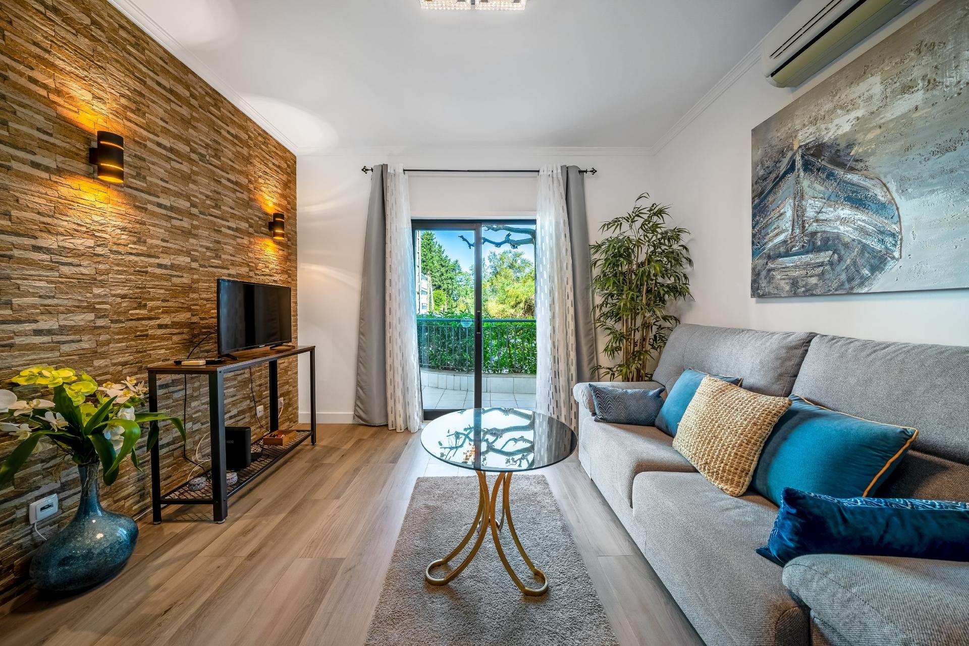 Apartamento T0+1 com Terraço Privativo e Licença AL | Torre da Medronheira, Albufeira
