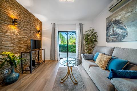 Apartamento T0+1 com Terraço Privativo e Licença AL | Torre da Medronheira, Albufeira