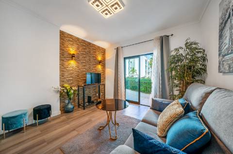 Apartamento T0+1 com Terraço Privativo e Licença AL | Torre da Medronheira, Albufeira