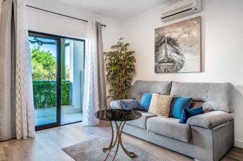 Apartamento T0+1 com Terraço Privativo e Licença AL | Torre da Medronheira, Albufeira