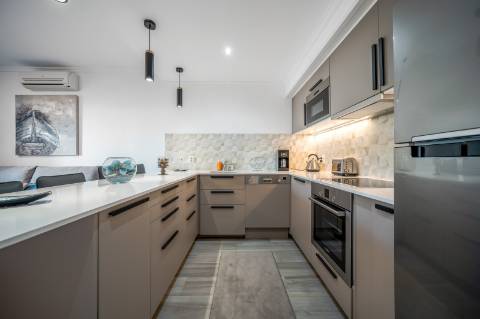 Apartamento T0+1 com Terraço Privativo e Licença AL | Torre da Medronheira, Albufeira