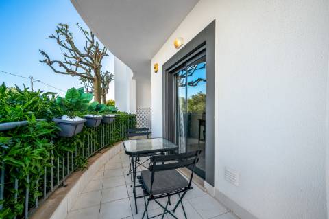 Apartamento T0+1 com Terraço Privativo e Licença AL | Torre da Medronheira, Albufeira