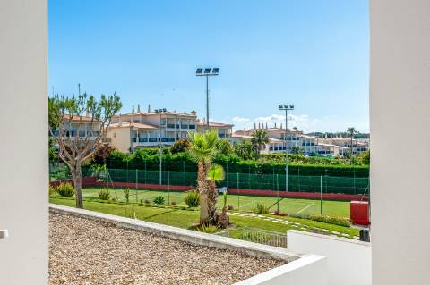 Apartamento T0+1 com Terraço Privativo e Licença AL | Torre da Medronheira, Albufeira