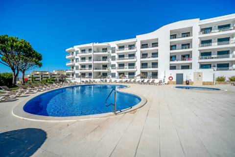 Apartamento T0+1 com Terraço Privativo e Licença AL | Torre da Medronheira, Albufeira