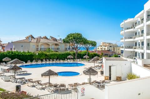Apartamento T0+1 com Terraço Privativo e Licença AL | Torre da Medronheira, Albufeira