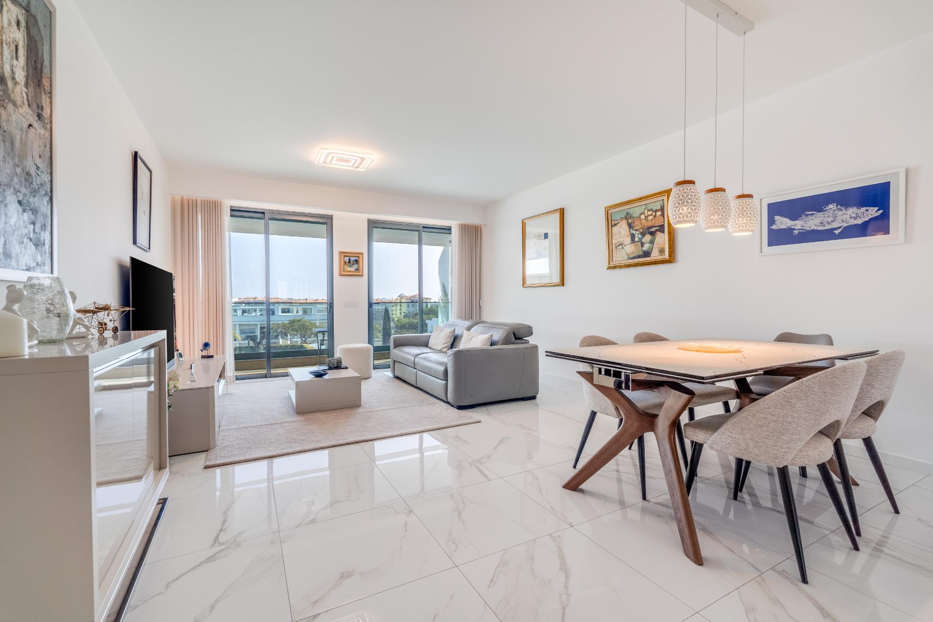 Apartamento T2 com piscina, Estacionamento Privativo, no Centro de Albufeira - Correeira