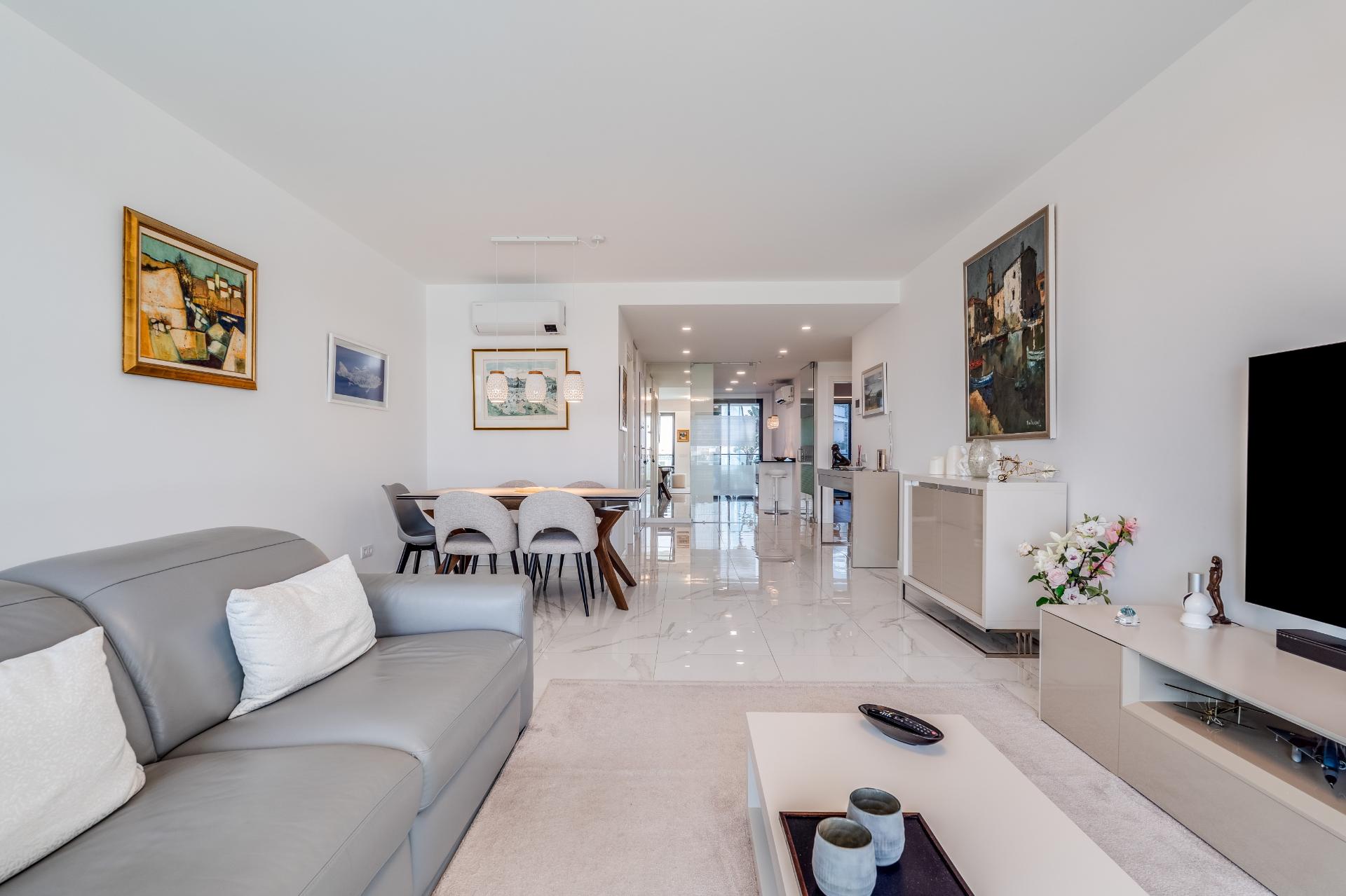 Apartamento T2 com piscina, Estacionamento Privativo, no Centro de Albufeira - Correeira