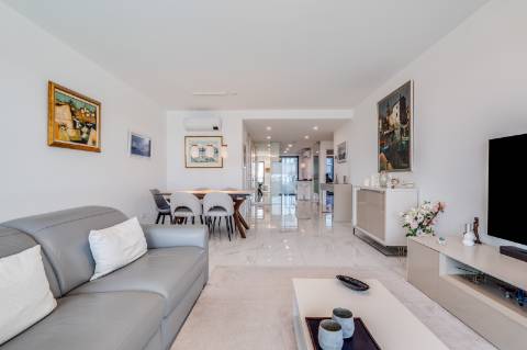 Apartamento T2 com piscina, Estacionamento Privativo, no Centro de Albufeira - Correeira
