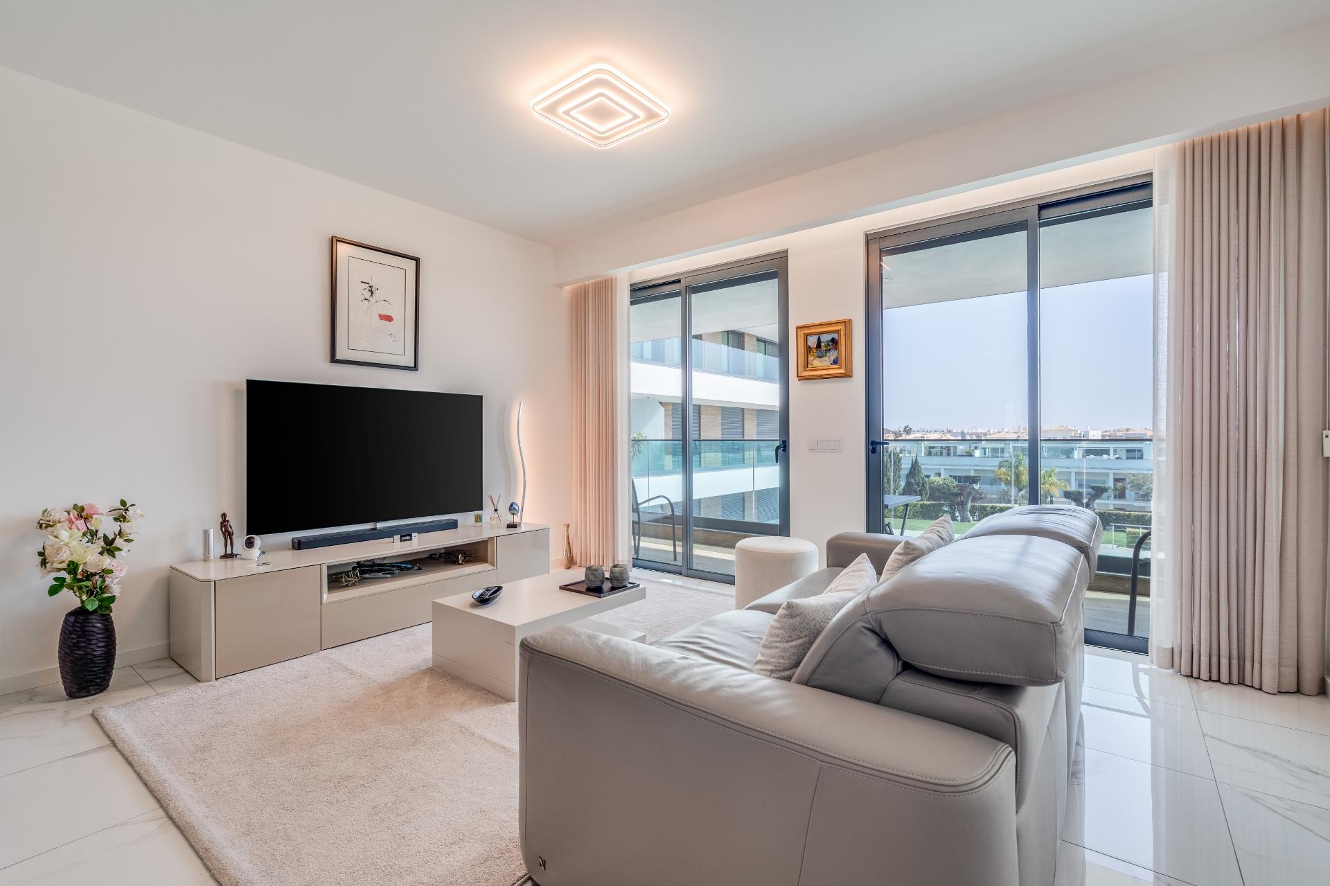 Apartamento T2 com piscina, Estacionamento Privativo, no Centro de Albufeira - Correeira