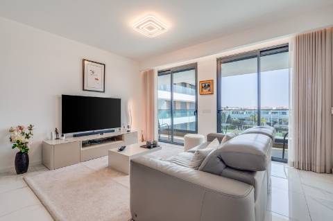 Apartamento T2 com piscina, Estacionamento Privativo, no Centro de Albufeira - Correeira