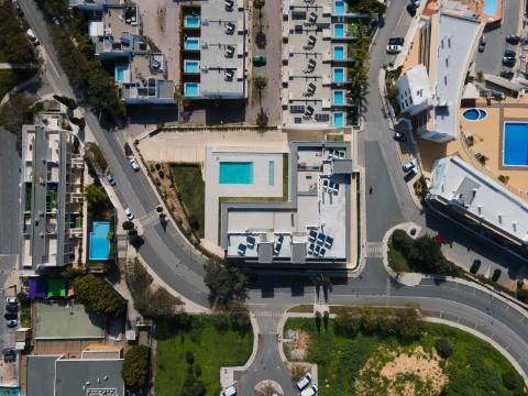 Apartamento T2 com piscina, Estacionamento Privativo, no Centro de Albufeira - Correeira