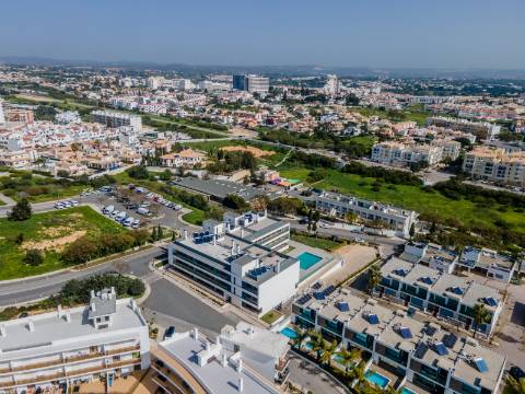 Apartamento T2 com piscina, Estacionamento Privativo, no Centro de Albufeira - Correeira