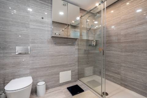 Apartamento T2 com piscina, Estacionamento Privativo, no Centro de Albufeira - Correeira