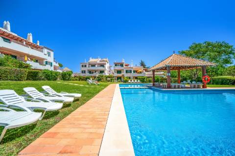 Apartamento T1 com Terraço Privado em Vilamoura - A Poucos Minutos da Praia e da Marina