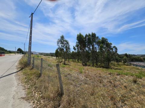 Moradia T2 , localizada em Ameal