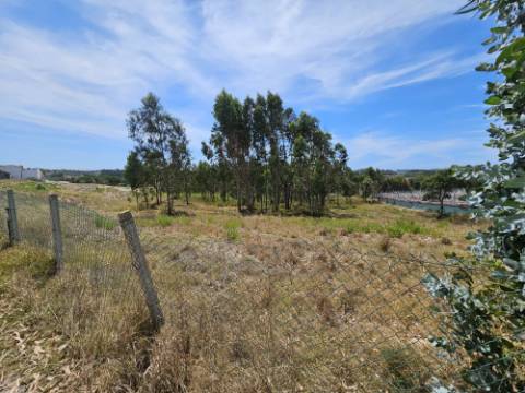 Moradia T2 , localizada em Ameal