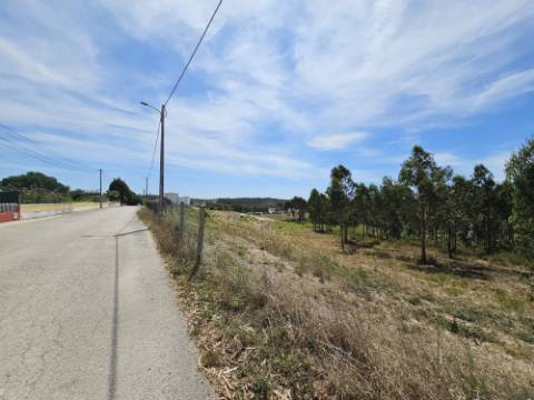 Moradia T2 , localizada em Ameal