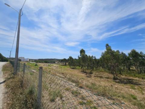 Moradia T2 , localizada em Ameal