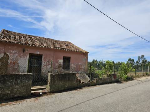 Moradia T2 , localizada em Ameal