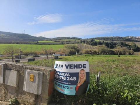 Terreno Urbano com 392m² zona Torres Vedras