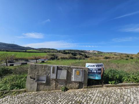 Terreno Urbano com 392m² zona Torres Vedras